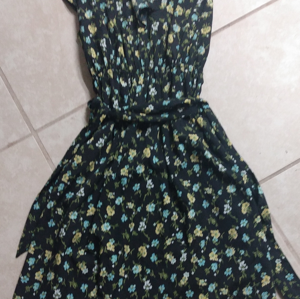 Dress - Picture 3 of 9